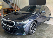 VİP OTO‘ DAN 2024 5.20i M-SPORT HEAD+KEYLESGO+H.CARDON+LASER+360
