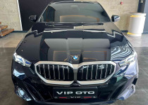 VİP OTO‘ DAN 2024 5.20i M-SPORT HEAD+KEYLESGO+H.CARDON+LASER+360