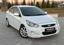 Berberoğlu Otomoti̇vden Boyasiz 70‘000 Kmde Otomati̇k Accent Blue**