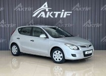 A K T İ F 2011 Hyundai̇ İ30 1.6 Crdi Otomati̇k Sadece 77.000 Km‘d