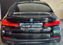 VİP OTO‘ DAN 2023 520i 5 BÖLGE/HARMAN/OTONOM/4 K ISITMA/VAKUM
