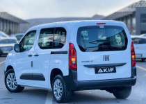 AKİF ‘den 2o24 Doblo Combi 1.5 BlueHDİ Easy SIFIR km 130‘luk