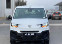 AKİF ‘den 2o24 Doblo Combi 1.5 BlueHDİ Easy SIFIR km 130‘luk