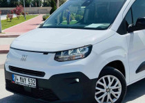 ACIBADEM OTO-2024 FİAT YENİ DOBLO 1.5 BLUEHDİ 100 BG EASY COMBİ
