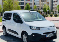 ACIBADEM OTO-2024 FİAT YENİ DOBLO 1.5 BLUEHDİ 100 BG EASY COMBİ
