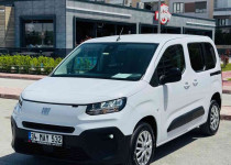 ACIBADEM OTO-2024 FİAT YENİ DOBLO 1.5 BLUEHDİ 100 BG EASY COMBİ