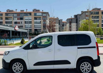 ACIBADEM OTO-2024 FİAT YENİ DOBLO 1.5 BLUEHDİ 100 BG EASY COMBİ