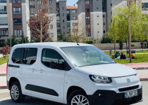 ACIBADEM OTO-2024 FİAT YENİ DOBLO 1.5 BLUEHDİ 100 BG EASY COMBİ